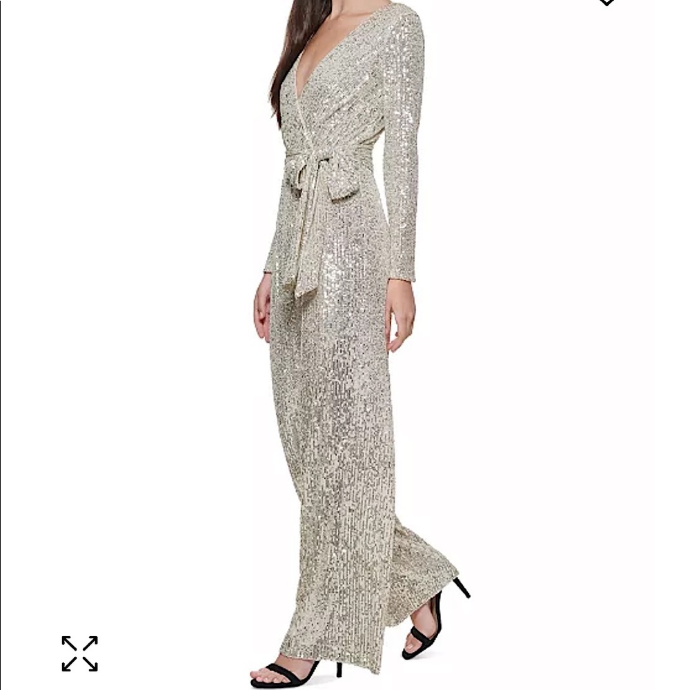 ✨ 🆕 Eliza J Sequin Belted Jumpsuit – Size 4✨
💫 Elegant | Sparkly | Event Ready